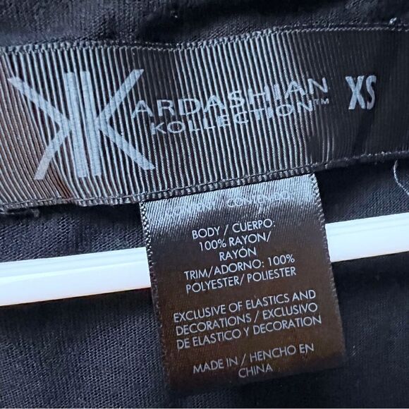 Kardashian Kollection flutter leaves t shirt - Picture 2 of 4